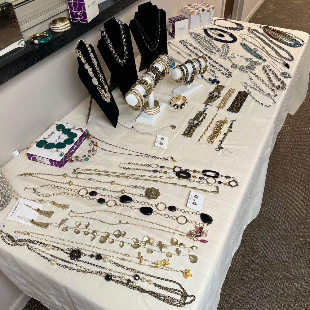 NWT Lia Sophia box 10 NEW pieces total retail $500+ necklaces, bracelets, rings - Picture 12 of 16